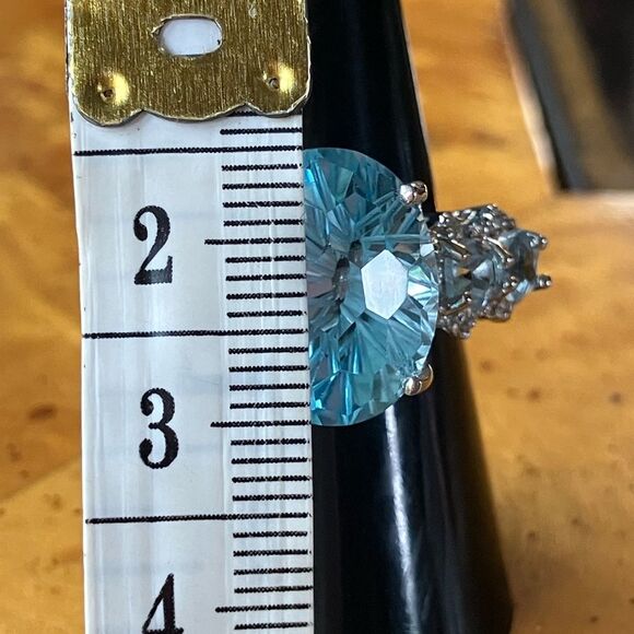 Genuine Sky Blue Topaz Sterling Silver Cocktail Ring Size 7 - Picture 8 of 10